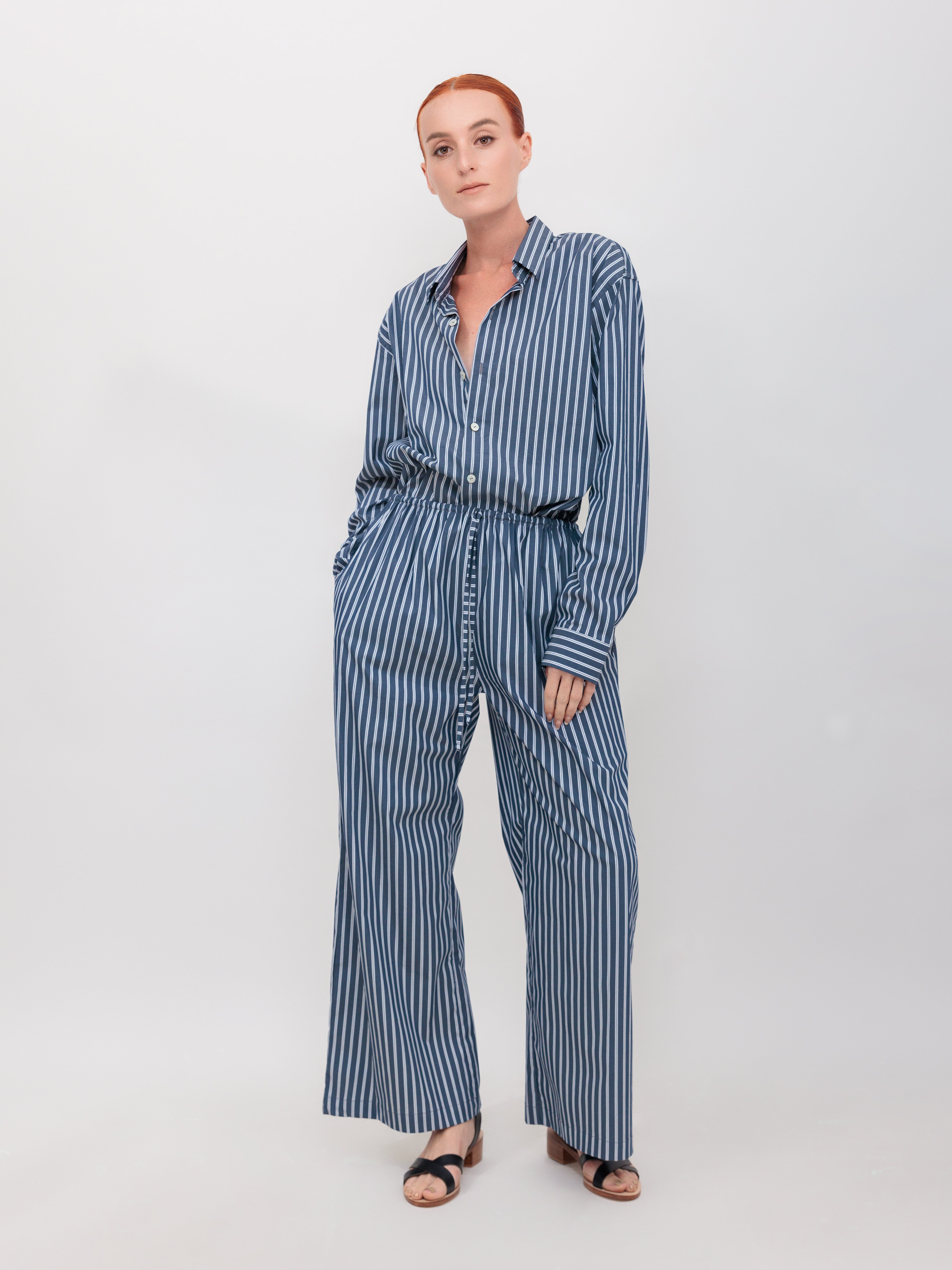 Drawstring Mid-Rise Straight Leg Pant in Navy Double Stripe