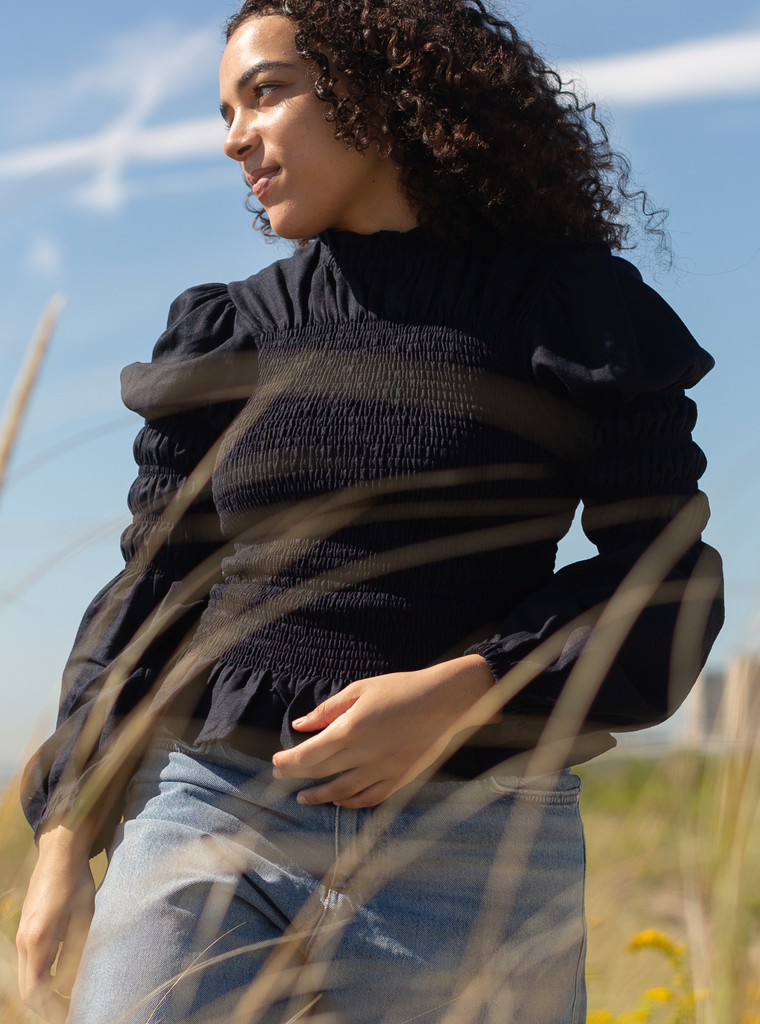 Rohnea Linen Shirring Turtleneck in Black