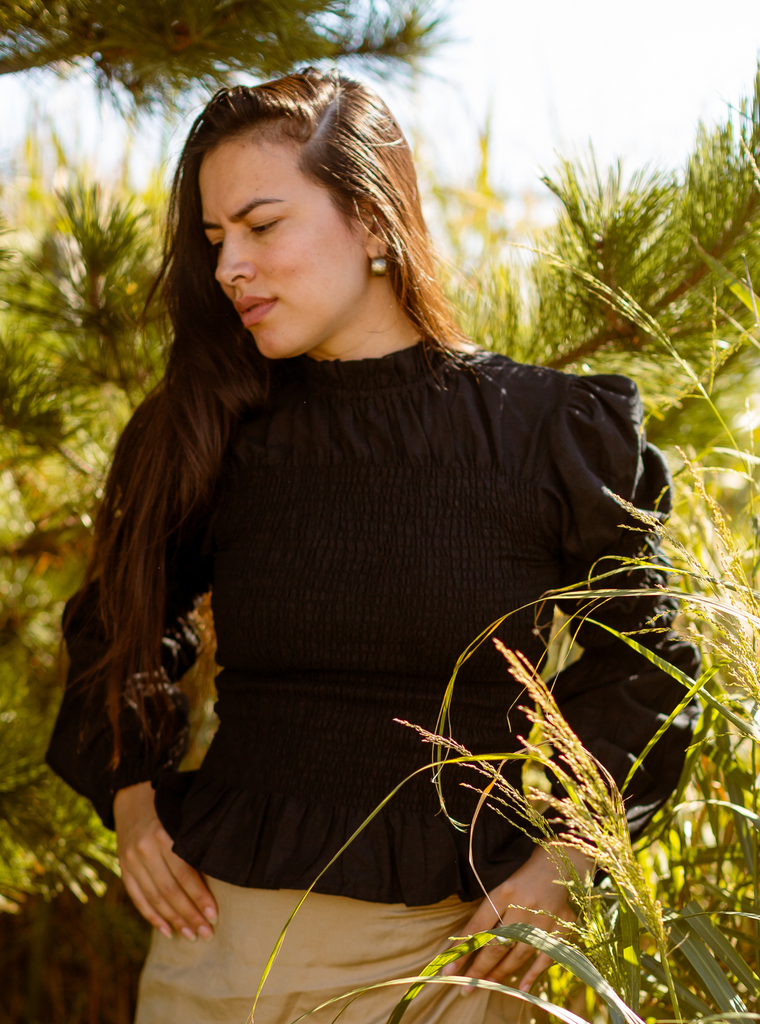 Rohnea Linen Shirring Turtleneck in Black