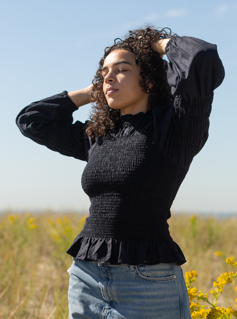 Rohnea Linen Shirring Turtleneck in Black