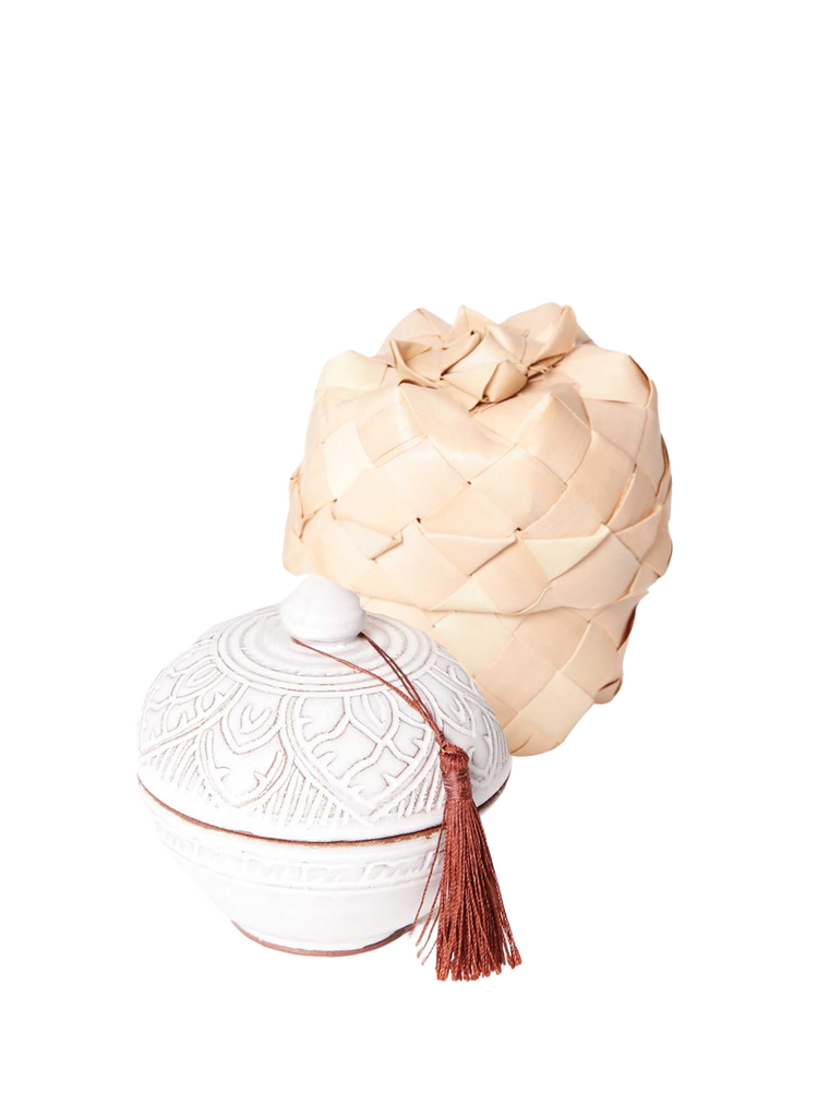 Medium Round Lotus Candle in Palm Packaging
