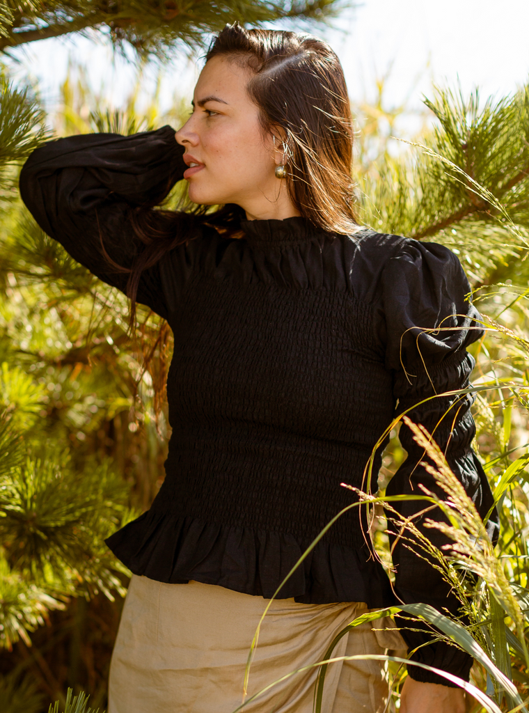 Rohnea Linen Shirring Turtleneck in Black
